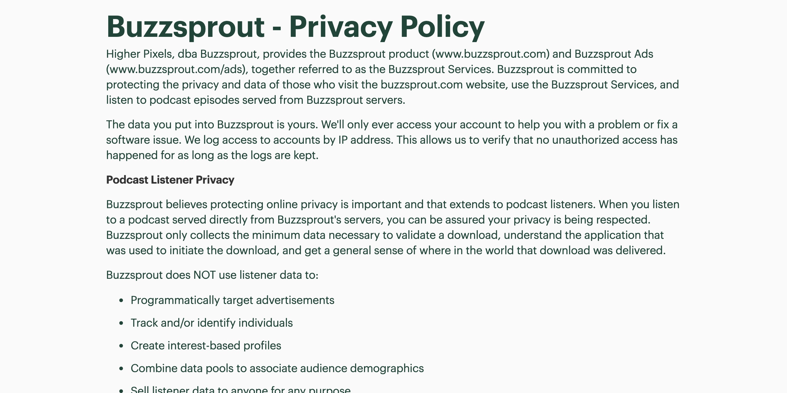 Buzzsproutのプライバシーポリシーの『Sub-Processors Agreements』節。パフォーマンスと冗長性のため一部のリスナートラフィックをAWS CloudFrontとCloudflareのネットワーク経由にすると述べ、サブプロセッサー一覧はCloudflareをコンテンツ配信ネットワーク、Amazon Web Servicesをインフラとして挙げ、中国本土の内側には一つもない