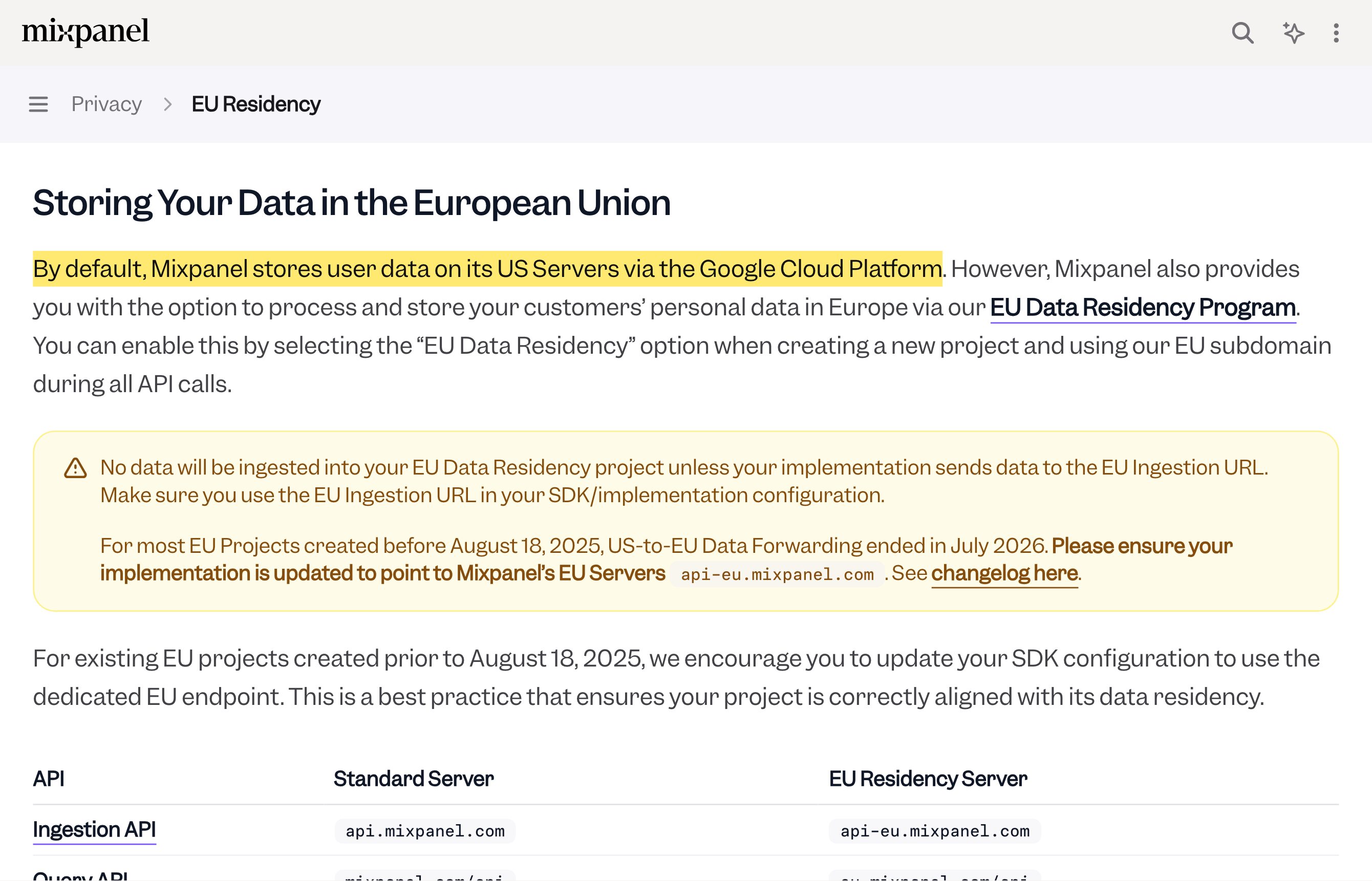 MixpanelのドキュメントのEU Residencyのページ。既定でMixpanelがGoogle Cloud Platform経由の米国サーバーにユーザーデータを保存し、EUとインドのデータレジデンシーだけが代替で、中国本土のリージョンはないと記載