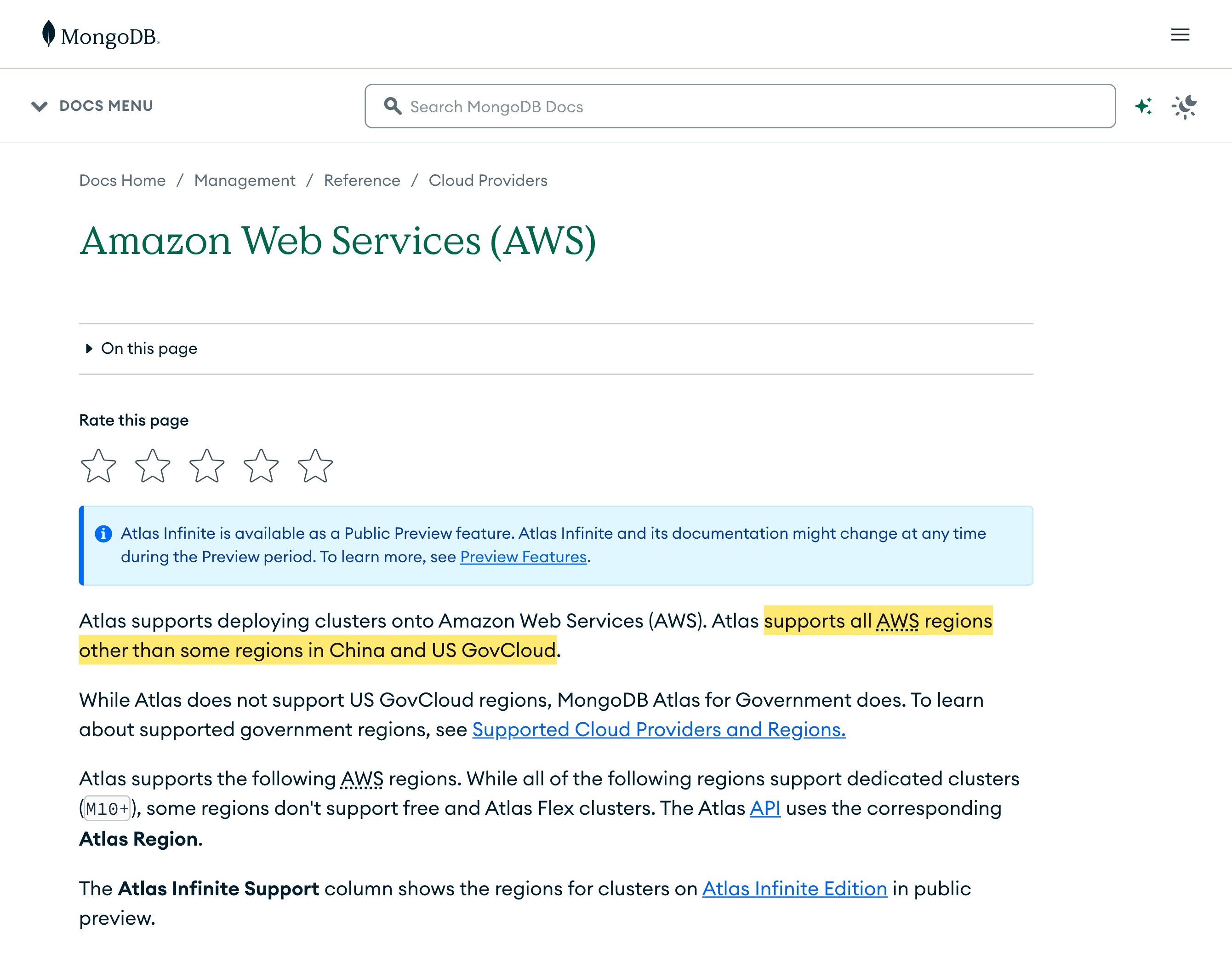 MongoDB AtlasのドキュメントがサポートするAWSリージョンを列挙し、アジア太平洋では香港（ap-east-1）があり、中国本土のリージョンはないこと、そしてAtlasは一部の中国リージョンとUS GovCloudを除くすべてのAWSリージョンをサポートするとの注記を示す
