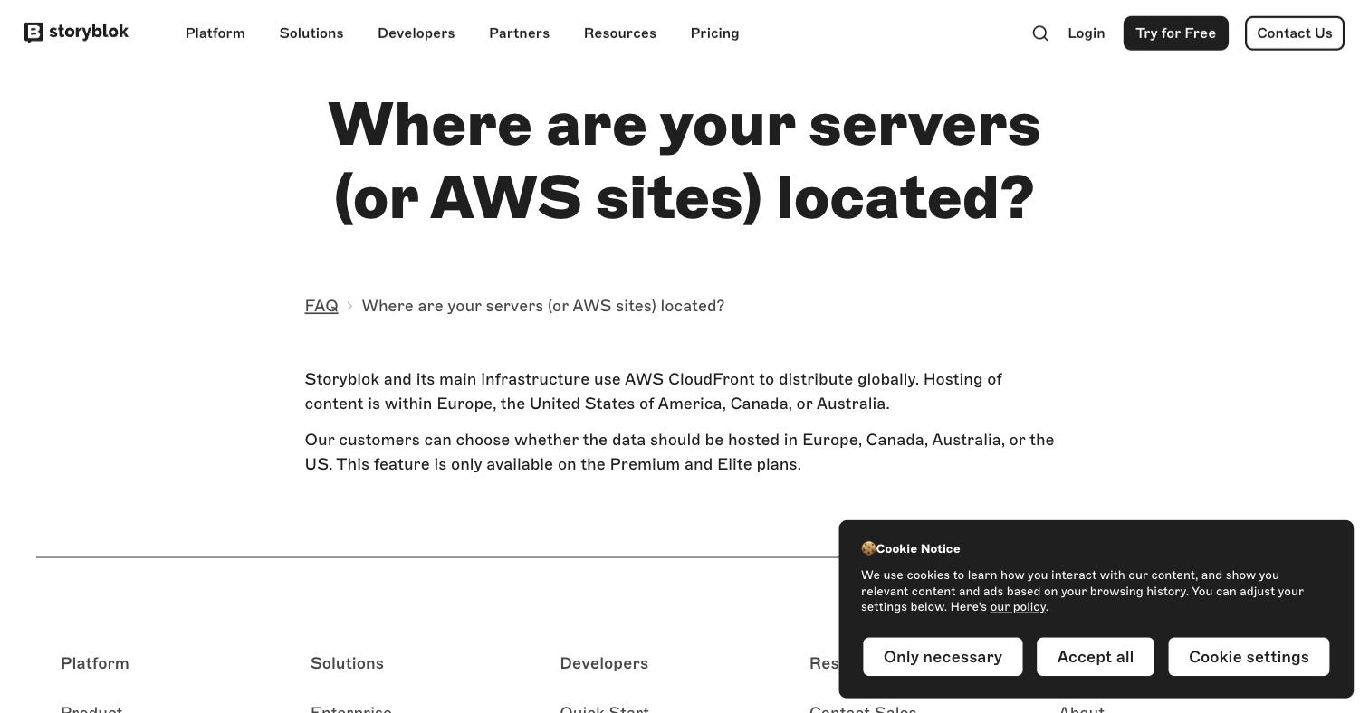 StoryblokのFAQページ「Where are your servers (or AWS sites) located?」。コンテンツのホスティングはヨーロッパ・米国・カナダ・オーストラリアのいずれかの範囲内であり、中国本土の所在地はないと記載されている